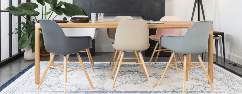 Gelakt houten meubels