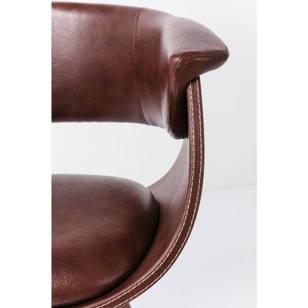 Kare Design Armstoel Nougat 81837 Moderne retro. Deze comfortabele stoel oogt luxueus en voortreffelijk. Zitting, rugleuning en zitschaal zijn bekleed met fijn bruin kunstleer. Uitgebreide details zoals witte contraststiksels. Een ingenieus ontwerp - ideaal om te zitten. - Lowik Meubelen
