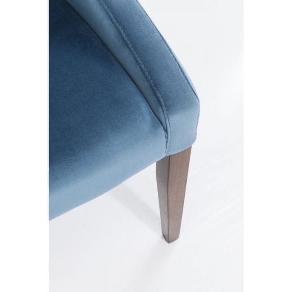 Kare Design Eetstoel Mode Velvet Bluegreen 83209 Stijlvol en comfortabel Perfectie in modern design, fantastische kleuren en het ultieme comfort: deze gestoffeerde stoel in de Mode-serie is een veelgevraagde klassieker in ons assortiment. Het is ideaal voor iedereen die van elegant, comfortabel meubilair houdt en elke eettafel wil verbeteren, zodat u tijdens het diner en daarna aangename gespframeken kunt voeren. Dankzij de tijdloze vormgeving is het de perfecte stoel voor alle gelegenheden. De modus is ook perfect voor op het bureau, als zitplaats voor de make-up tafel, in de wachtkamer en aan een stijlvolle vergadertafel. Modus wordt geleverd met en zonder armleuningen en is ook verkrijgbaar in nog meer aantframekelijke kleuren. - Lowik Meubelen