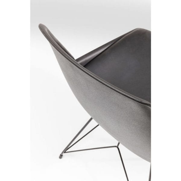 Kare Design Eetstoel Wire Black 82744 Stoel: esthetische reductie. Deze moderne gestoffeerde stoel viert de elegantie van het minimalisme. De gereduceerde zitting en rugleuning vloeien soepel in elkaar over. De lichte vulling biedt comfort. De zitschaal wordt ondersteund door een fijngetekend, filigraan frame dat geraffineerd en bijna gewichtloos lijkt. Deze stoel is zonder meer een verrijking voor elk modern ingericht interieur. Verkrijgbaar in andere kleuren en als barkruk. - Lowik Meubelen