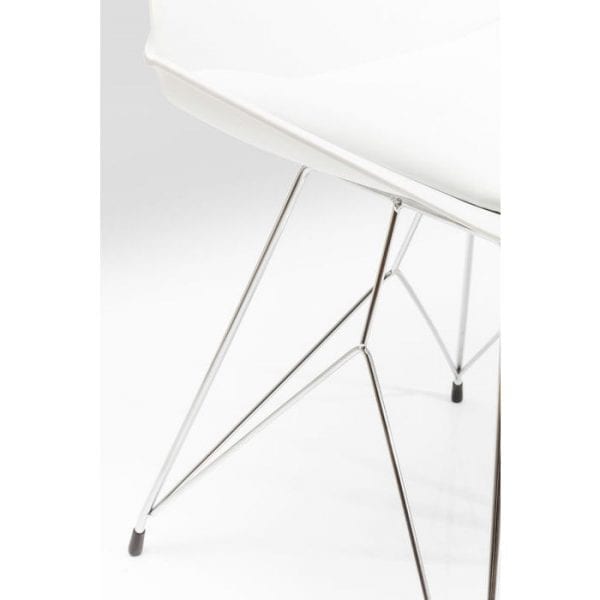 Kare Design Eetstoel Wire White 82743 Stoel: esthetische reductie. Deze moderne gestoffeerde stoel viert de elegantie van het minimalisme. De gereduceerde zitting en rugleuning versmallen soepel, terwijl de lichte voering comfort biedt. De zitschaal wordt ondersteund door een fijngetekend, filigraan frame dat geraffineerd en bijna gewichtloos lijkt. Deze stoel is zonder meer een verrijking voor elk modern ingericht interieur. Verkrijgbaar in andere kleuren en als barkruk. - Lowik Meubelen