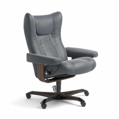 Stressless Wing relaxfauteuil - leder Batick atlantic blue - maatvoering M - Bureaustoel met wieltjes - Lowik Wonen & Slapen fauteuil collectie
