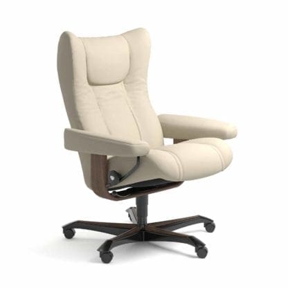 Stressless Wing relaxfauteuil - leder Batick cream - maatvoering M - Bureaustoel met wieltjes - Lowik Wonen & Slapen fauteuil collectie