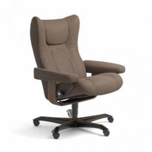 Stressless Wing relaxfauteuil - leder Batick mole - maatvoering M - Bureaustoel met wieltjes - Lowik Wonen & Slapen fauteuil collectie