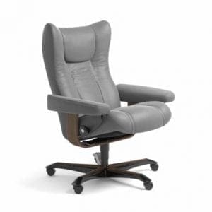 Stressless Wing relaxfauteuil - leder Batick wild dove - maatvoering M - Bureaustoel met wieltjes - Lowik Wonen & Slapen fauteuil collectie