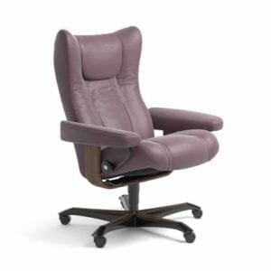 Stressless Wing relaxfauteuil - leder Paloma purple plum - maatvoering M - Bureaustoel met wieltjes - Lowik Wonen & Slapen fauteuil collectie