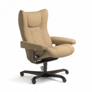 Stressless Wing relaxfauteuil - leder Paloma sand - maatvoering M - Bureaustoel met wieltjes - Lowik Wonen & Slapen fauteuil collectie