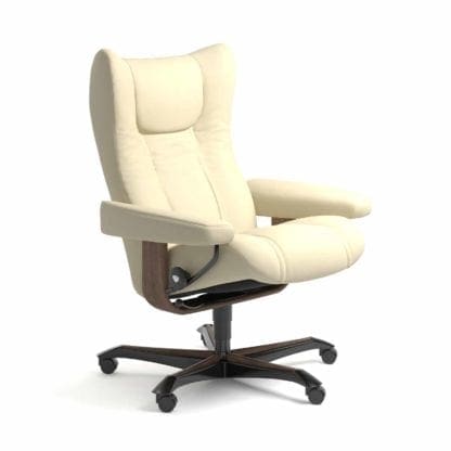 Stressless Wing relaxfauteuil - leder Paloma vanilla - maatvoering M - Bureaustoel met wieltjes - Lowik Wonen & Slapen fauteuil collectie