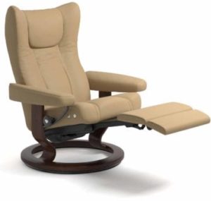 Stressless Wing relaxfauteuil - null Paloma sand - maatvoering M - Classic onderstel, LegComfort voetenbank - Lowik Wonen & Slapen fauteuil collectie