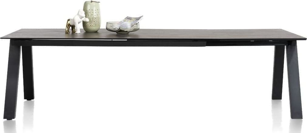Stanford eetkamertafel 100 x 200 cm (+80cm), uit de collectie van Henders & Hazel. Uitgevoerd in met een tafelblad van keramiek op glas in de stijlvolle kleur Blaze dark, met antraciet metalen onderstel.