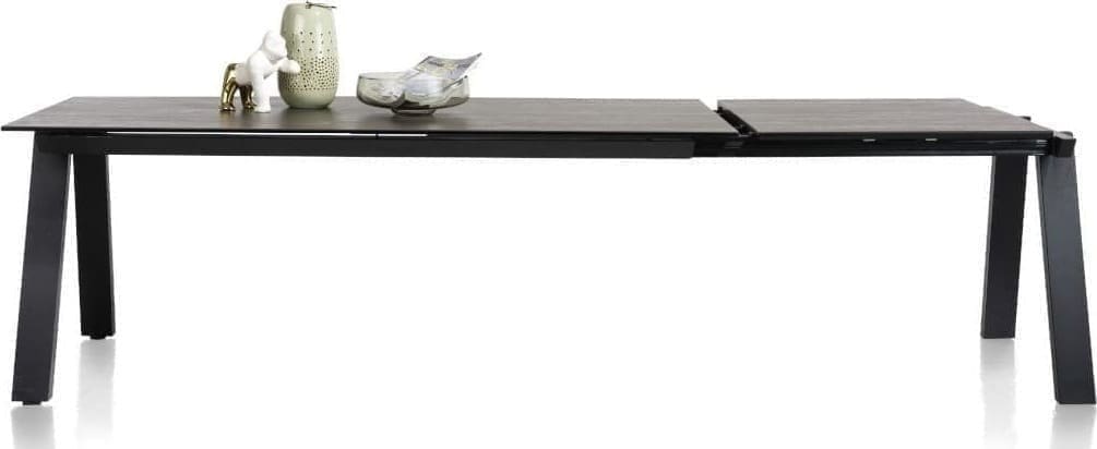 Stanford eetkamertafel 100 x 200 cm (+80cm), uit de collectie van Henders & Hazel. Uitgevoerd in met een tafelblad van keramiek op glas in de stijlvolle kleur Blaze dark, met antraciet metalen onderstel.
