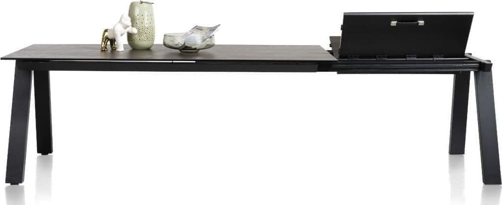 Stanford eetkamertafel 100 x 200 cm (+80cm), uit de collectie van Henders & Hazel. Uitgevoerd in met een tafelblad van keramiek op glas in de stijlvolle kleur Blaze dark, met antraciet metalen onderstel.