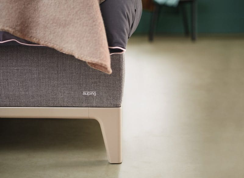 Boxspring Criade van Auping, afgebeeld met hoofdbord Bend, stel uw bed naar wens samen!