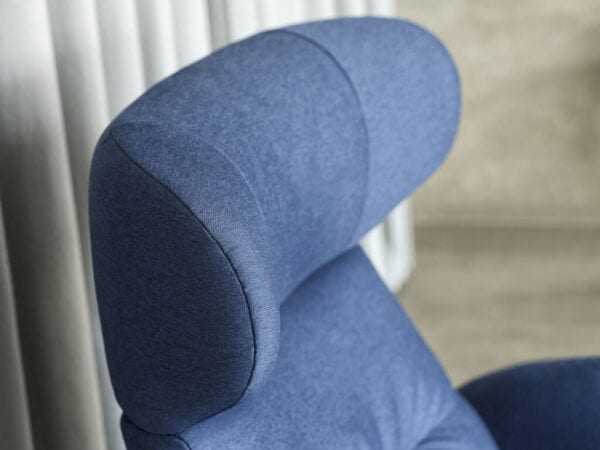 More fauteuil van Flexlux - Theca design - sfeer
