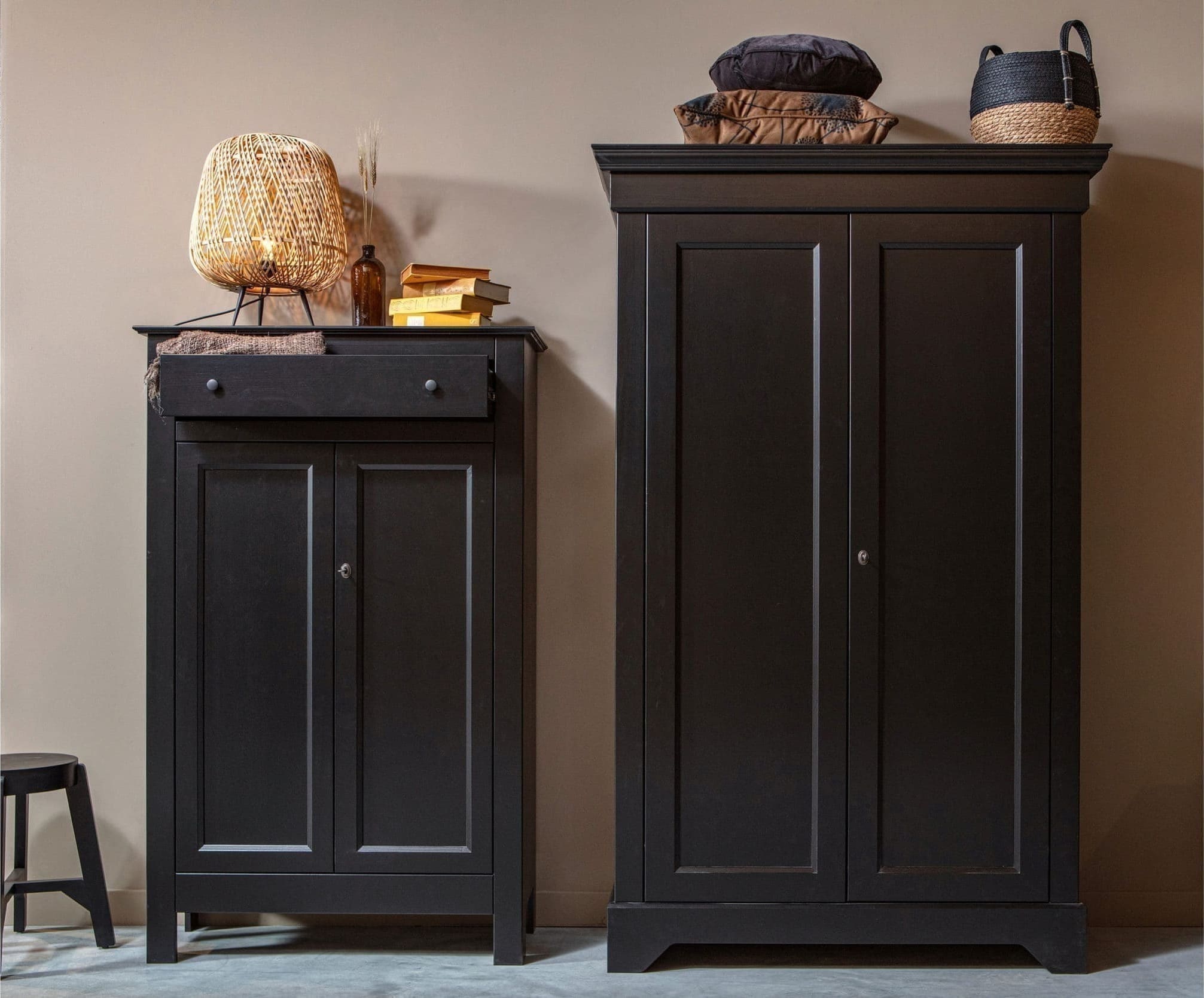 WOOOD Isabel Brocante Kast Grenen Diep Zwart Matt black Kast