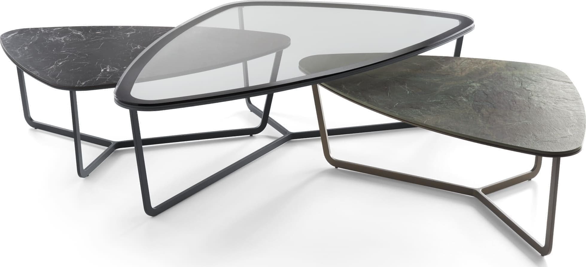 Salontafel Dutchz 703 van House of Dutchz, 131x83 met een 8 mm dik grijs rookglas blad en zwart metalen onderstel in de kleur ral 9004