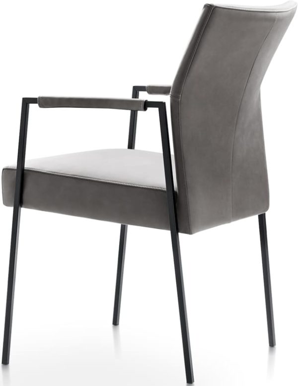 Ellis armstoel, rank en modern design uit de Baenks stoelen collectie