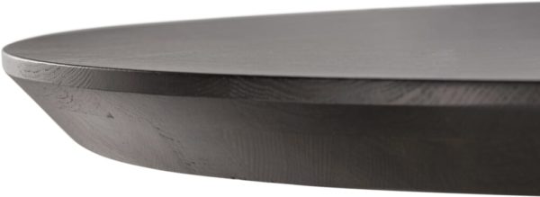 Modieus en stijlvol, de eettafel Devonport van Baenks is verkrijgbaar in 2 afmetingen en u heeft de keuze uit vele schitterende kleuren voor het bovenblad. Het ovalenblad is uitgevoerd in massief eiken. Zoals afgebeeld: eettafel 260x125 ovaal met verjond blad in eiken 24.5 grafiet met stijlvolle metalen X-poot in RAL 7021 zwartgrijs. Afmeting: (hxbxd) H75 x B125 x L260 cm. Tevens leverbaar in ovaal 230x110 cm.