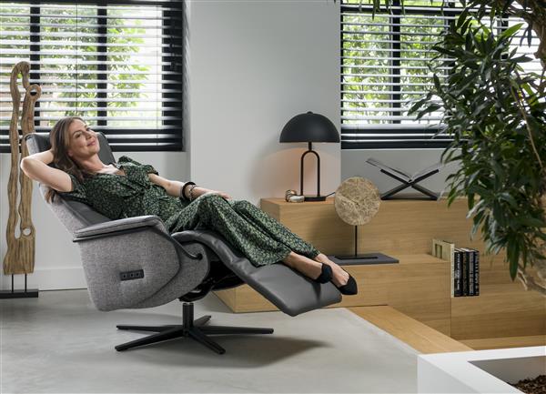 Henders & Hazel Minerva relax-fauteuil - hoge rug - relax - medium met zero gravityfunctie, elec. hoofdsteun, batterij en designsterpoot - stof nubucco charcoal  Fauteuil