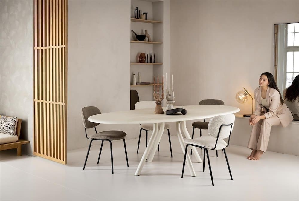 Xooon Lund eetkamertafel rond 140 cm. - stone-skin - cone poot - zwart nebbia Eettafel