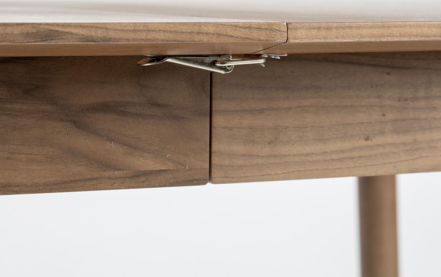 Tafel Glimps 180/240x90 Walnut Zuiver ZVR2100127