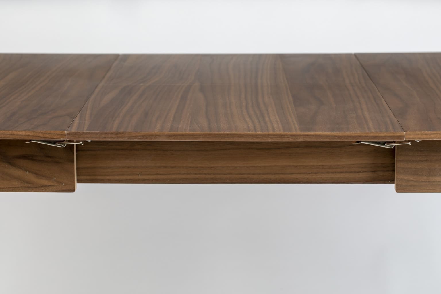 Tafel Glimps 180/240x90 Walnut Zuiver ZVR2100127