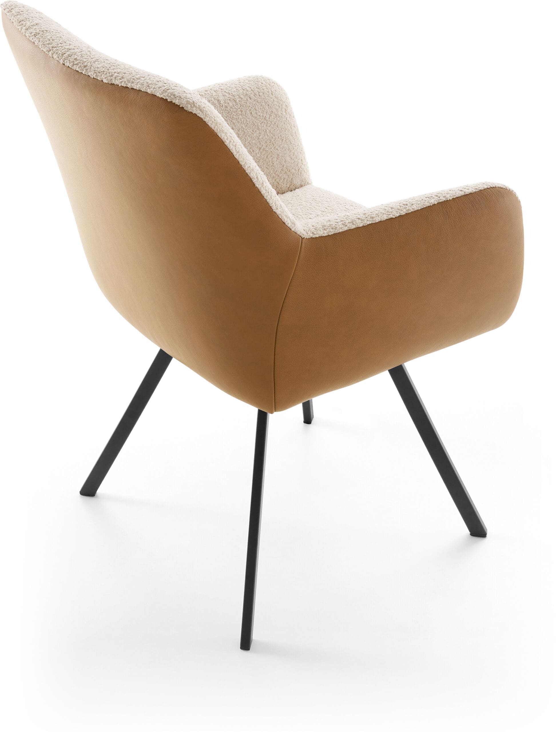 Via Del Corso armstoel, exclusief design uit de collectie van Baenks. Deze elegante eetkamerstoel is niet alleen zeer comfortabel, bij dit Baenks design heeft u de keuze uit maar liefst 7 verschillende onderstellen. Ook voor de bekleding heeft u de keuze uit diverse stoffen en ledersoorten. Ook een combinatie leder/stof is mogelijk. Zoals afgebeeld: in stof Teddy 3612-beige (voorkant) en leder Semi aniline 376-light cognac (achterkant) met zwart metalen poot type A en terugdraaimechanisme. Afmeting: H89 x B62 x D55 cm.