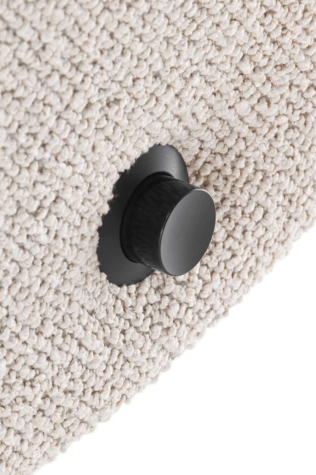 Mercerie fauteuil, exclusief design uit de relaxfauteuil collectie van Baenks. Uitgevoerd in maatvoering SMALL uitvoering Basic in stof Cosmo 01-nature, poot X60 zwart metaal met viltdop. Afmetingen: H109 x B072 x D082 cm. Verkrijgbaar in vele maatvoeringen en keuze uit vele stoffen en ledersoorten.
