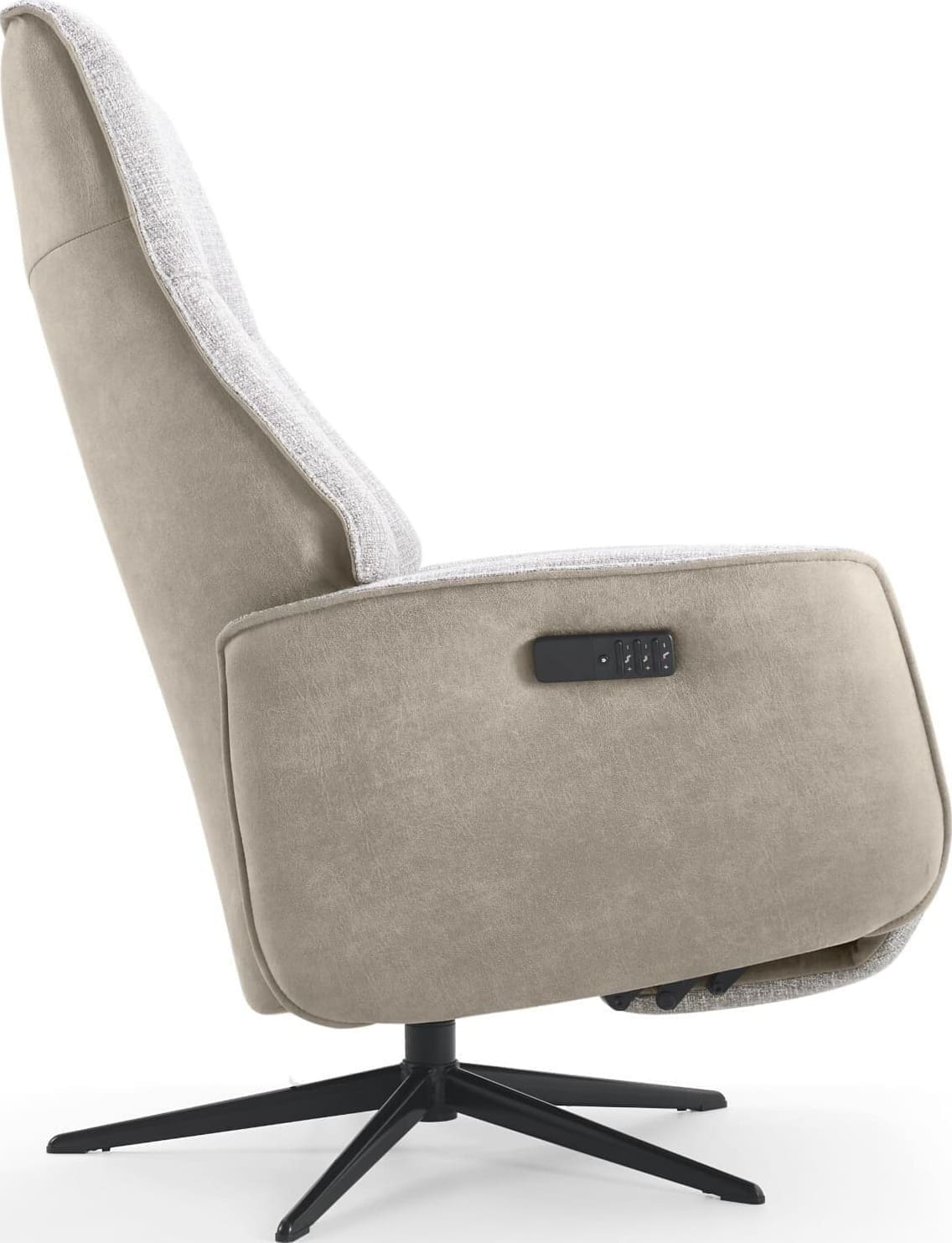 Calabritto , exclusief design uit de collectie van Baenks. Uitgevoerd in maatvoering Medium uitvoering in microleder Tex-bull 3257-lightgrey (buitenzijde) en stof Chronotex 3261-dolphin (binnenzijde) met 3-motorige relaxfunctie en zwart metalen 5-teensvoet (voet A, model PBS). Afmetingen: H110 x B78 x D84 cm.