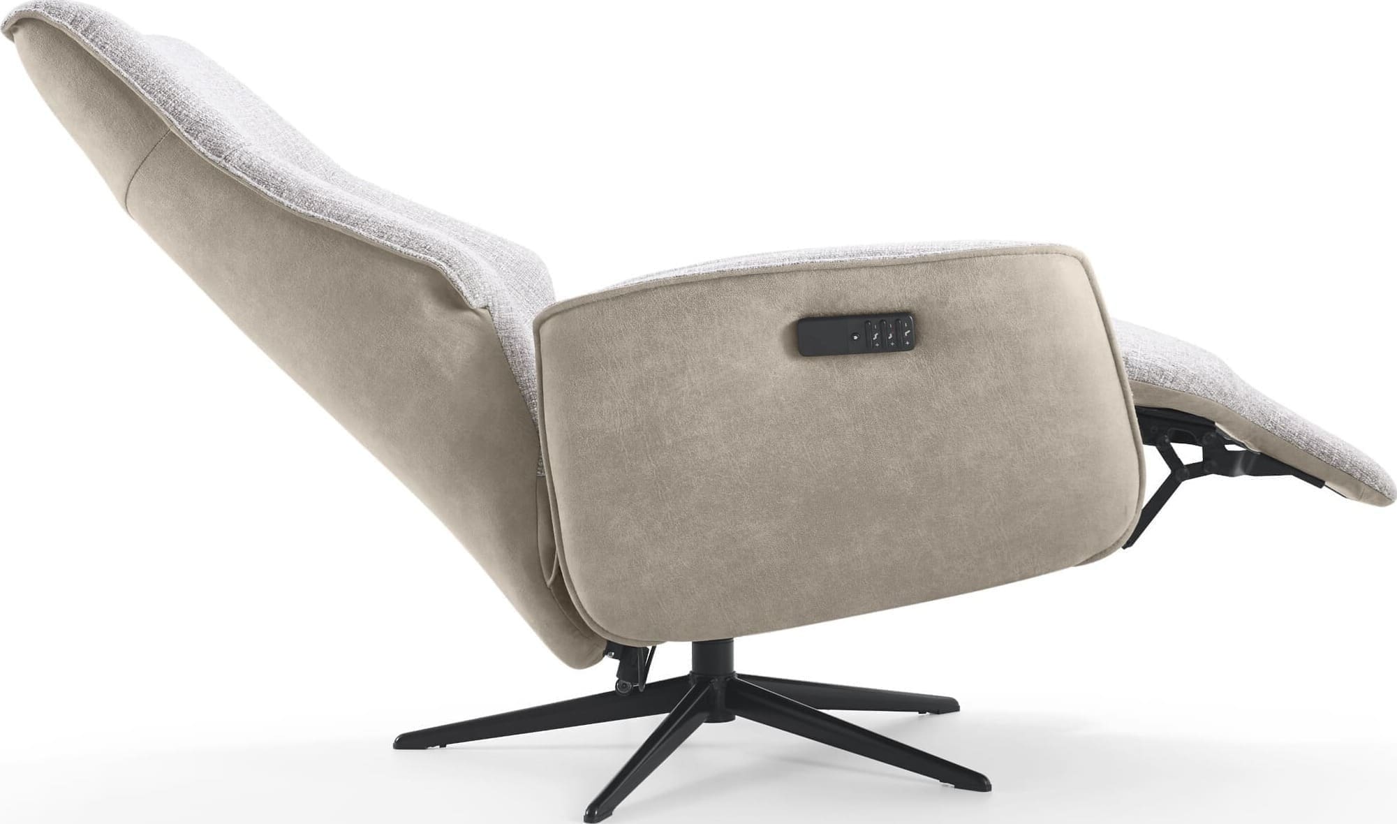 Calabritto , exclusief design uit de collectie van Baenks. Uitgevoerd in maatvoering Medium uitvoering in microleder Tex-bull 3257-lightgrey (buitenzijde) en stof Chronotex 3261-dolphin (binnenzijde) met 3-motorige relaxfunctie en zwart metalen 5-teensvoet (voet A, model PBS). Afmetingen: H110 x B78 x D84 cm.