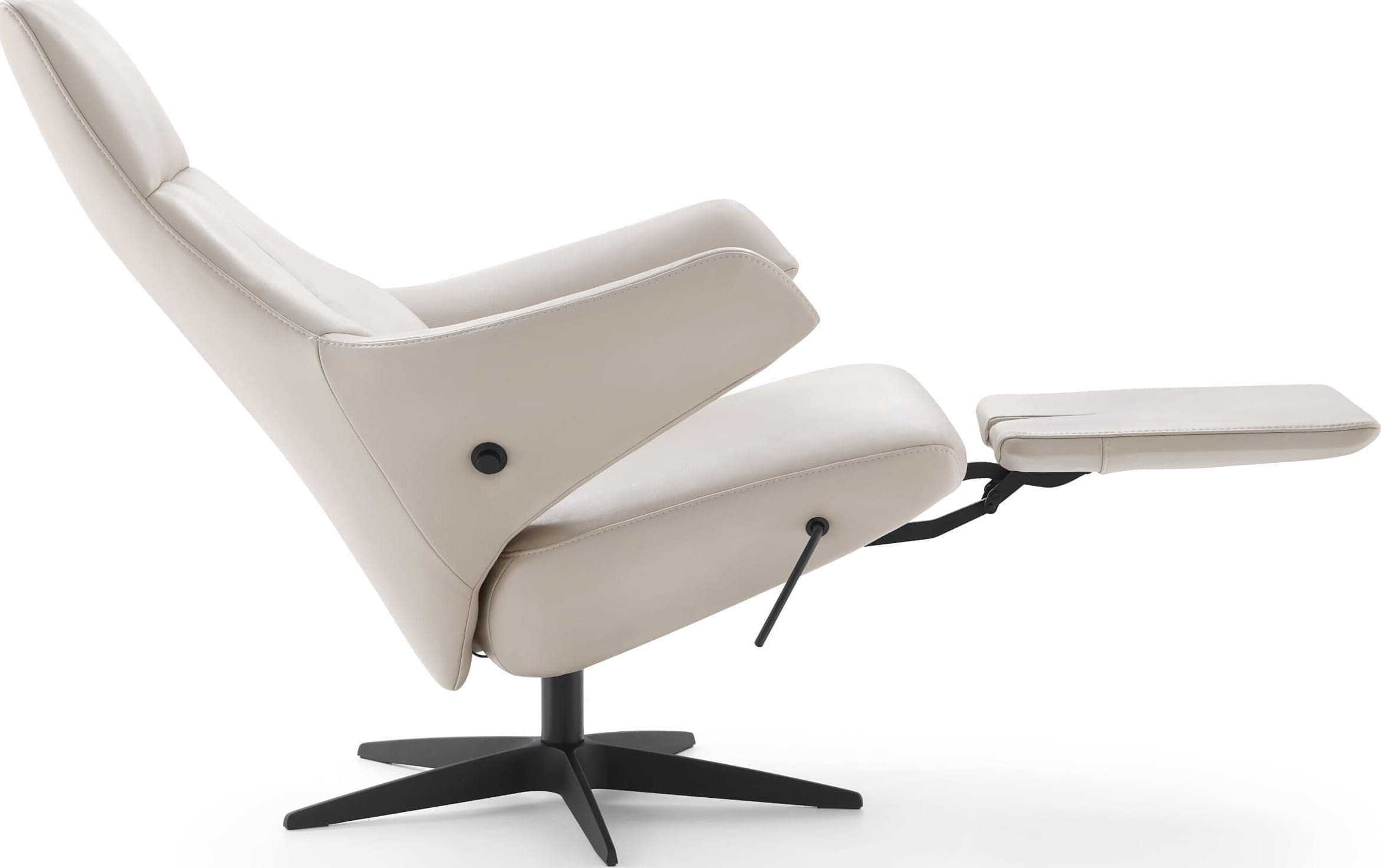 Mazzini , exclusief design uit de collectie van Baenks. Uitgevoerd in maatvoering LARGE uitvoering TR in leder Polo 1027, poot X60 zwart metaal met viltdop. Afmetingen: H109 x B072 x D082 cm.