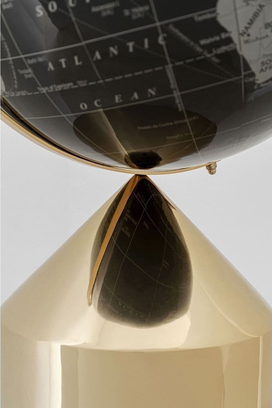 Beeld Globe Top Gold 132cm Kare Design Beeld 53924