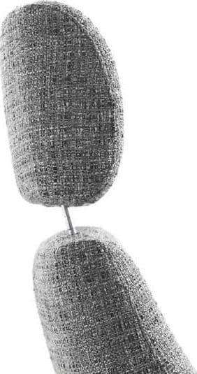 Via Roma fauteuil, exclusief design uit de collectie van Baenks. Uitgevoerd in afmeting medium in stof Chronotex 3093-graphite, elektrisch verstelbaar d.m.v. 2 motoren met geïntegreerde voetensteun, verstelbare rugleuning en manueel verstelbare hoofdsteun, armschaal noten geolied (N03) en zwart metalen 5-teenspoot (voet D, model EBS). Afmetingen: H115 x B76 x D84 cm. Leverbaar in vele stoffen en soorten leder. Tevens leverbaar in afmeting S of L.