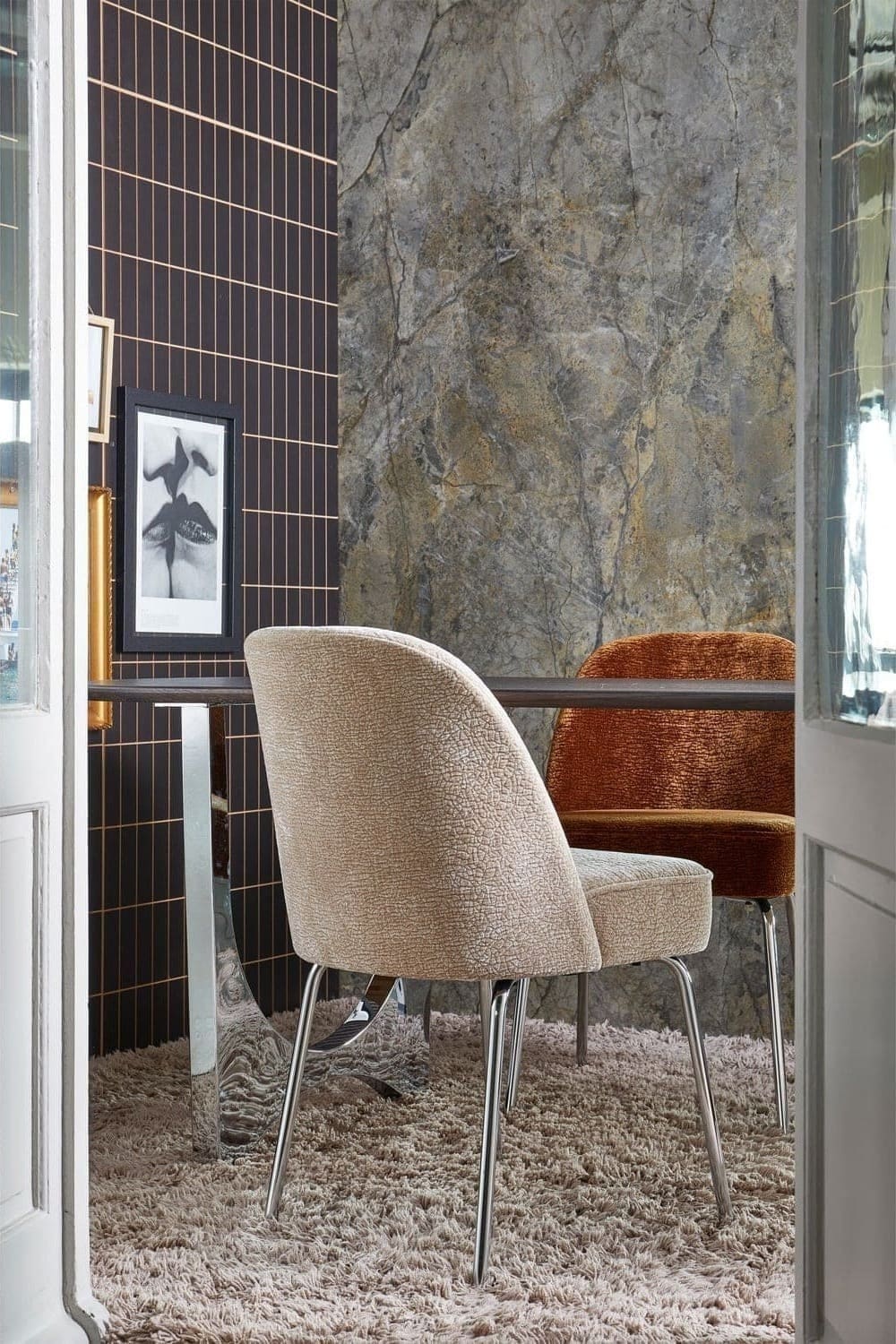 BePureHome Vogue eetkamerstoel 3d chenille zand chrome poot Beige|Bruin Eetkamerstoel
