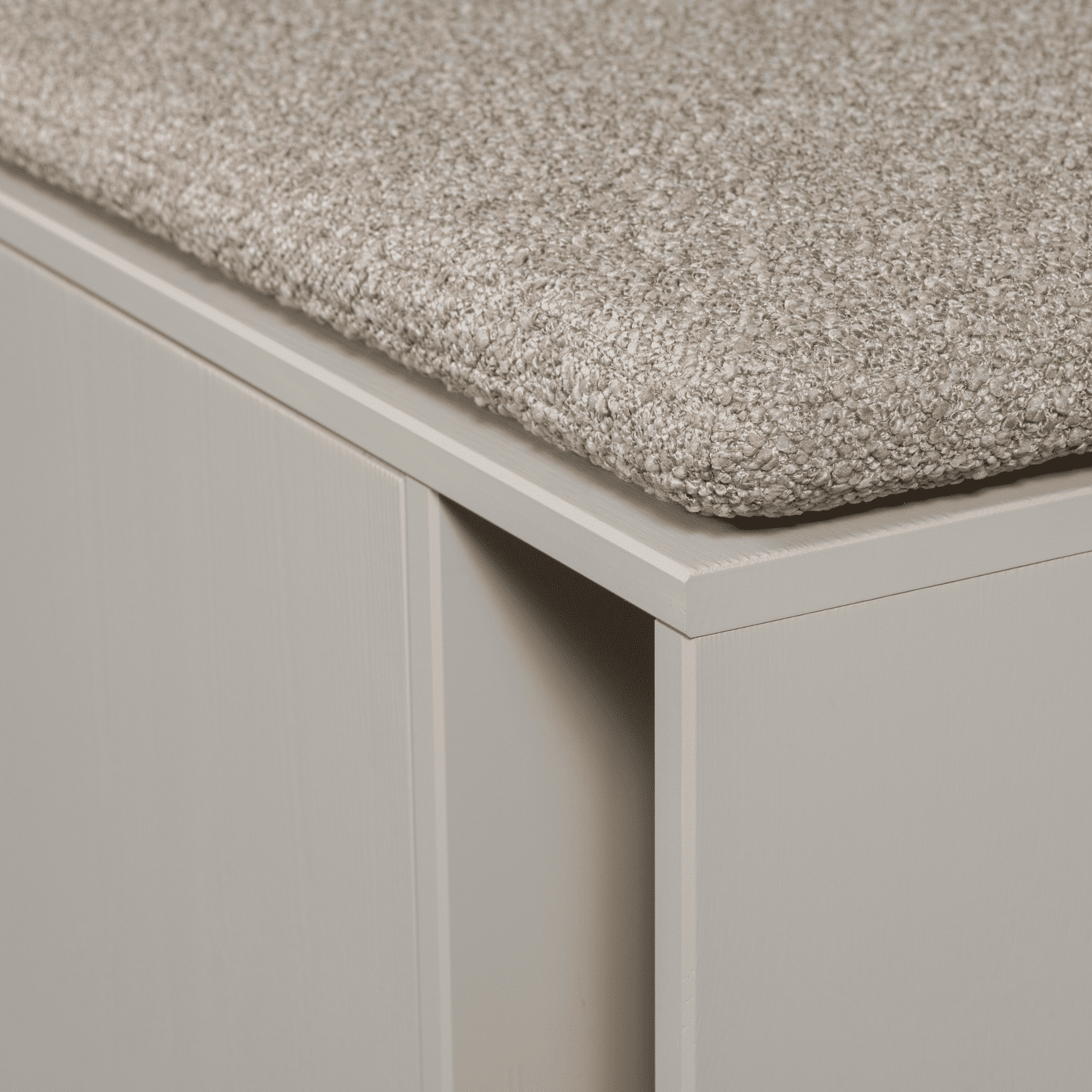 vtwonen Settle down tv meubel/bankje 108cm dust met zitkussen Paars Tv-meubel|Tv-dressoir