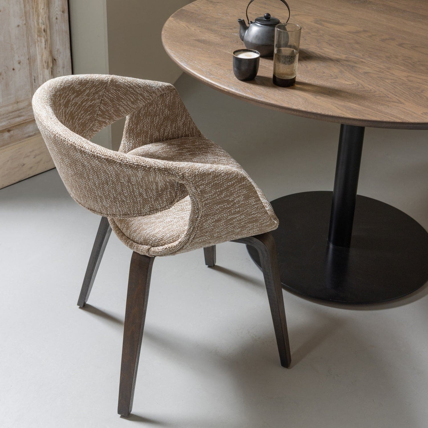 WOOOD Yossi eetkamerstoel zand met houten poot donkerbruin Beige|Bruin Eetkamerstoel