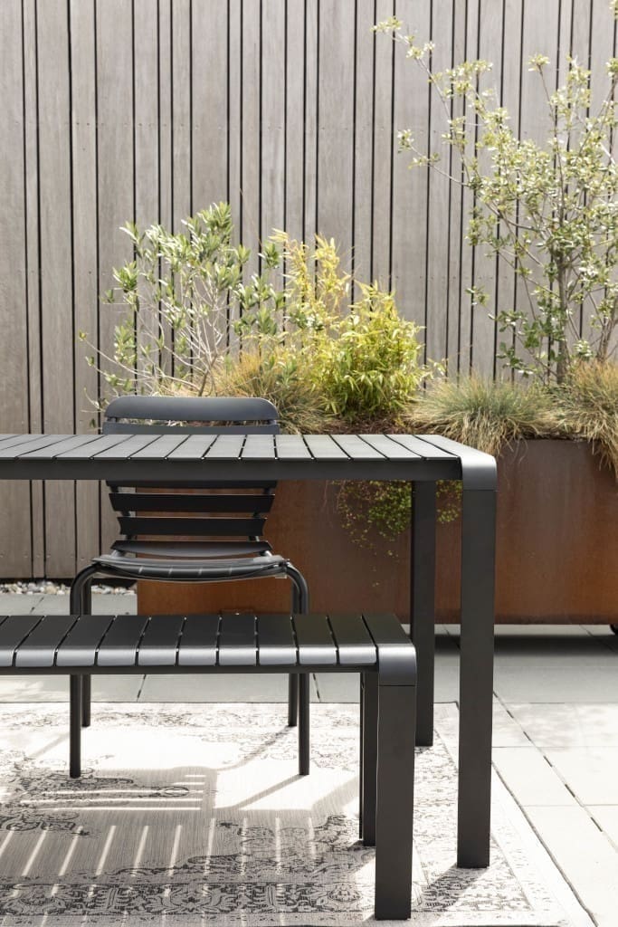 Tuinbank Vondel 129,5x45 Black Zuiver ZVR1700007