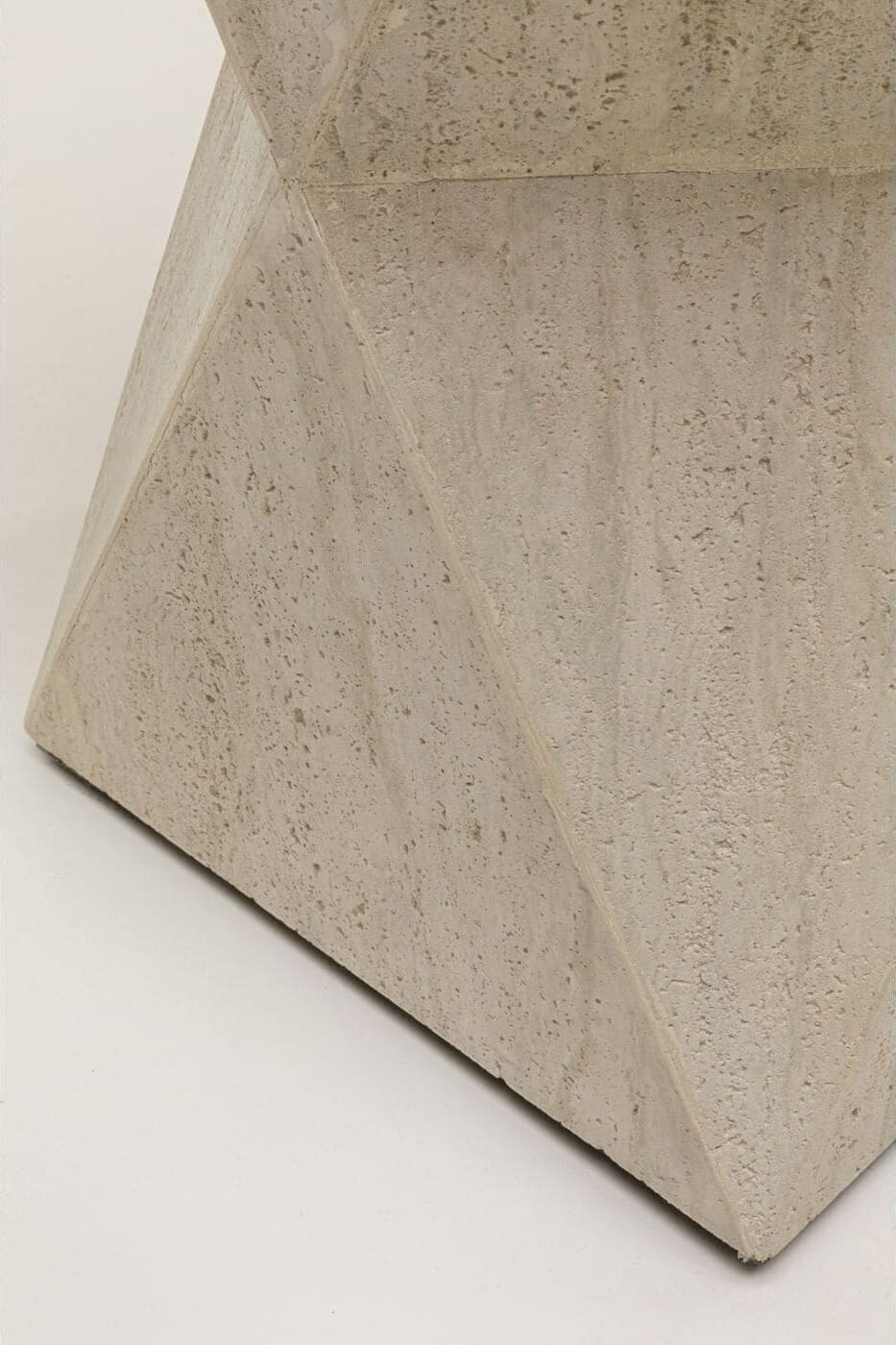 Bijzettafel Luxy Triangle Travertine 54cm Kare Design Bijzettafel 70698