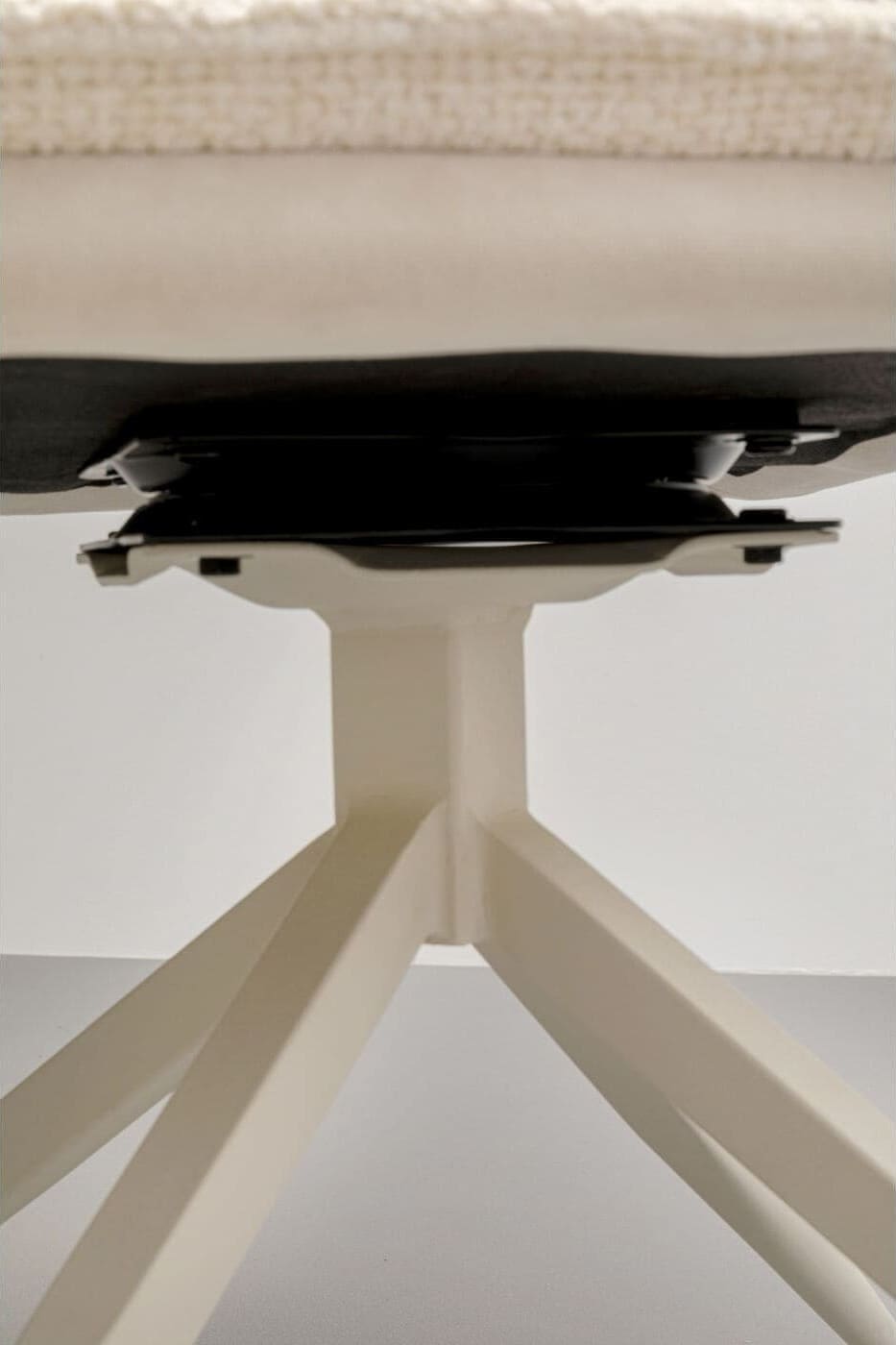 Draaistoel Hilla White Kare Design Eetkamerstoel 70254