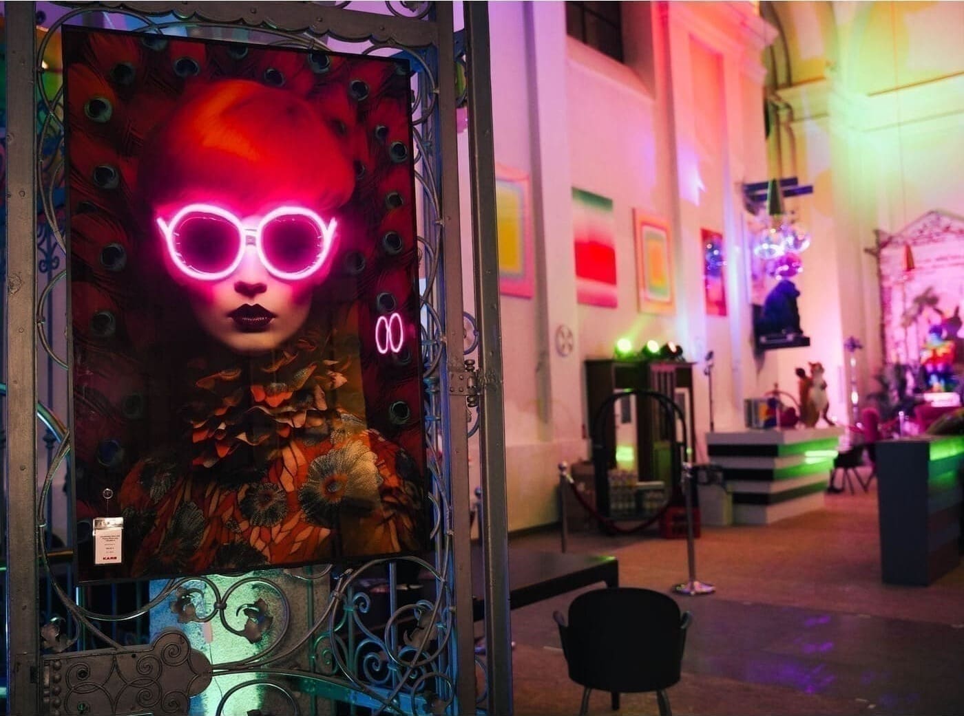 Fotolijst LED Fancy Red Lady 120x80cm Kare Design Schilderij 56578