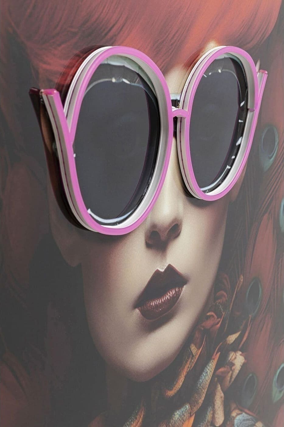 Fotolijst LED Fancy Red Lady 120x80cm Kare Design Schilderij 56578