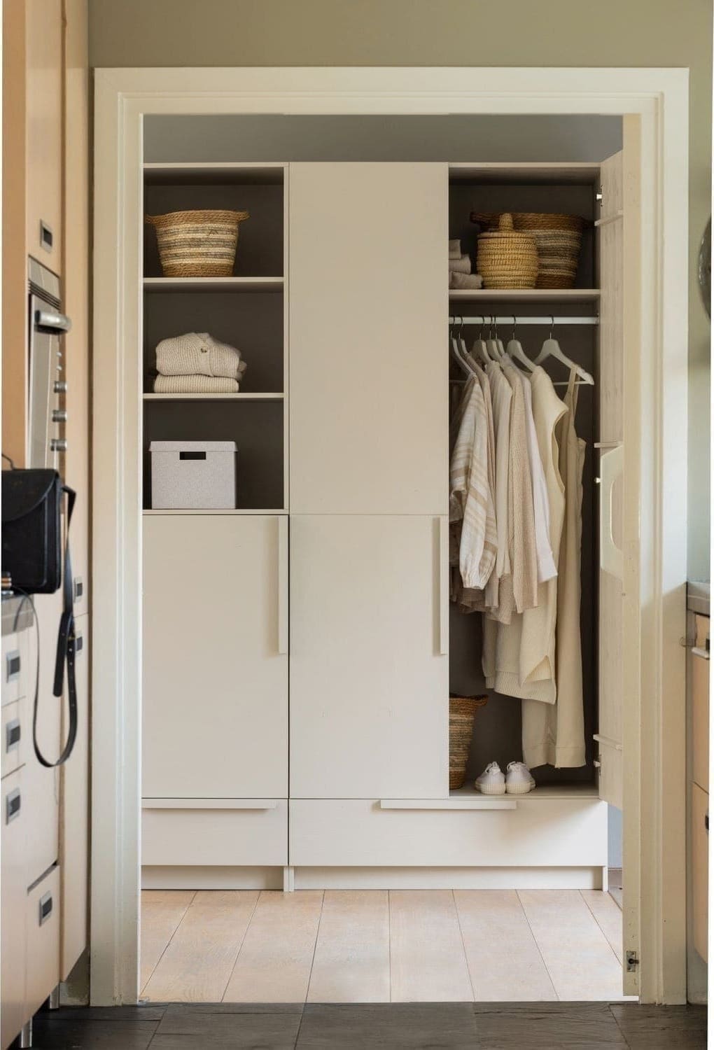WOOOD Pure 2-deurs hangkast - splitdeur grenen dust Paars Linnenkast