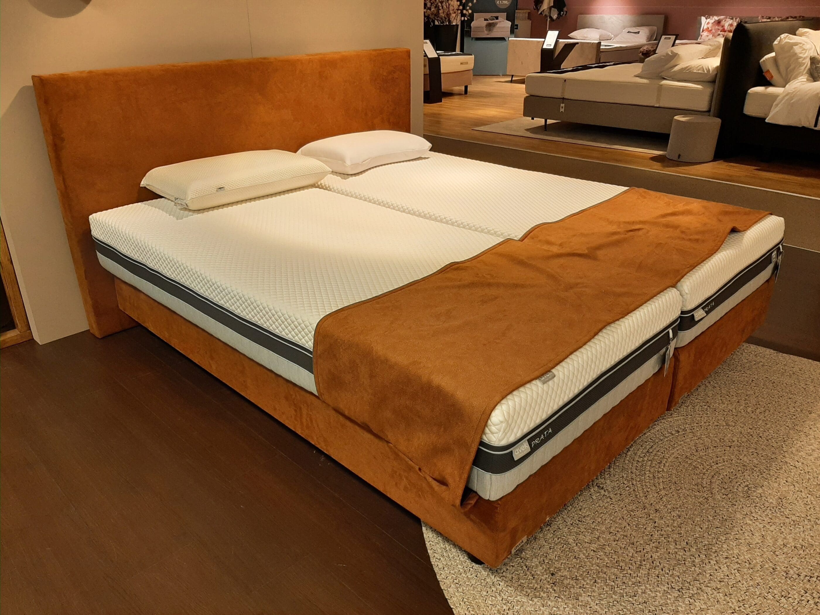 Avek 1927 boxspring **SHOWROOMMODEL**