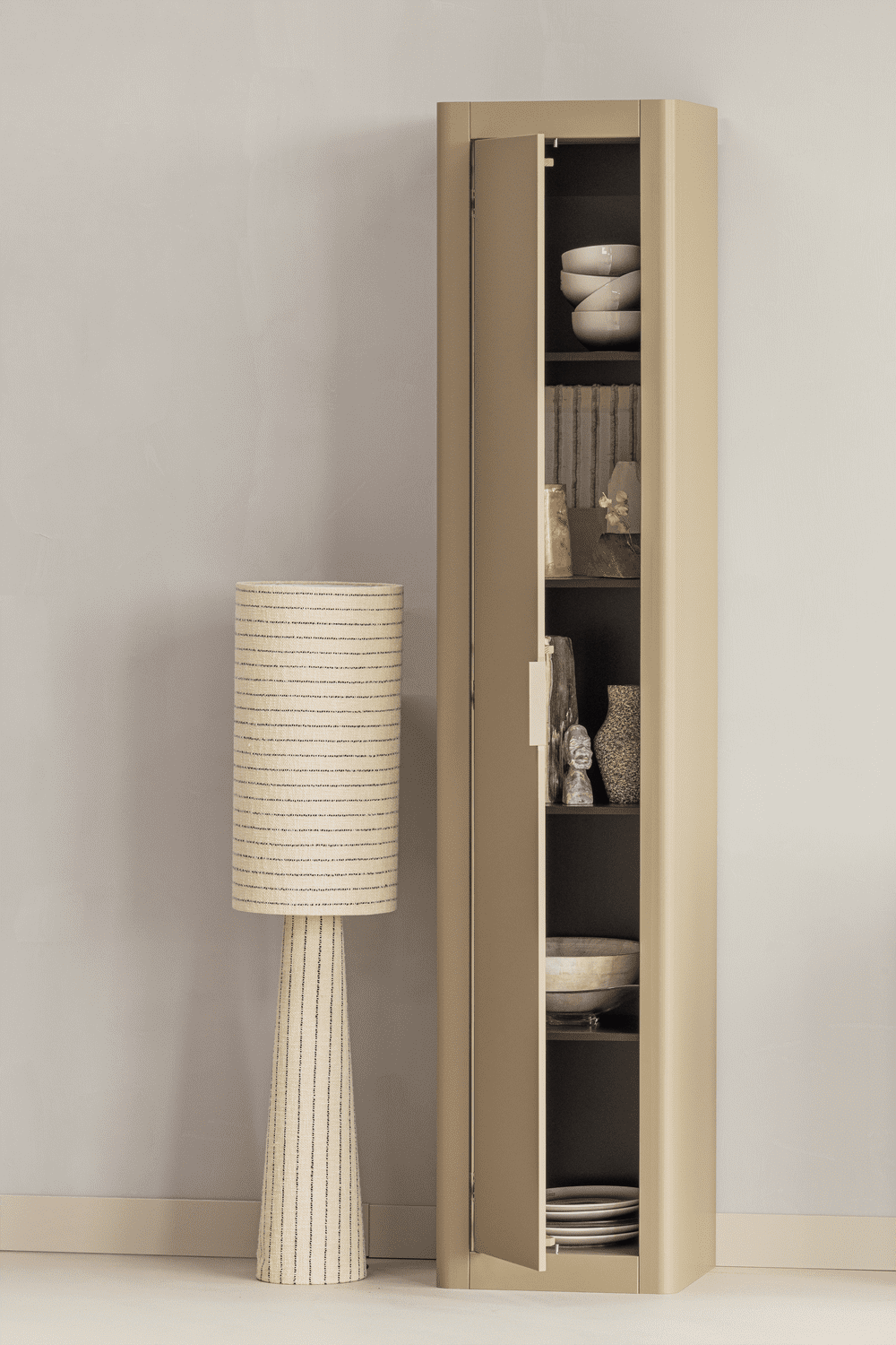 WOOOD Gunnar smalle hoge kast grenen mud Bruin|Taupe Wandkast