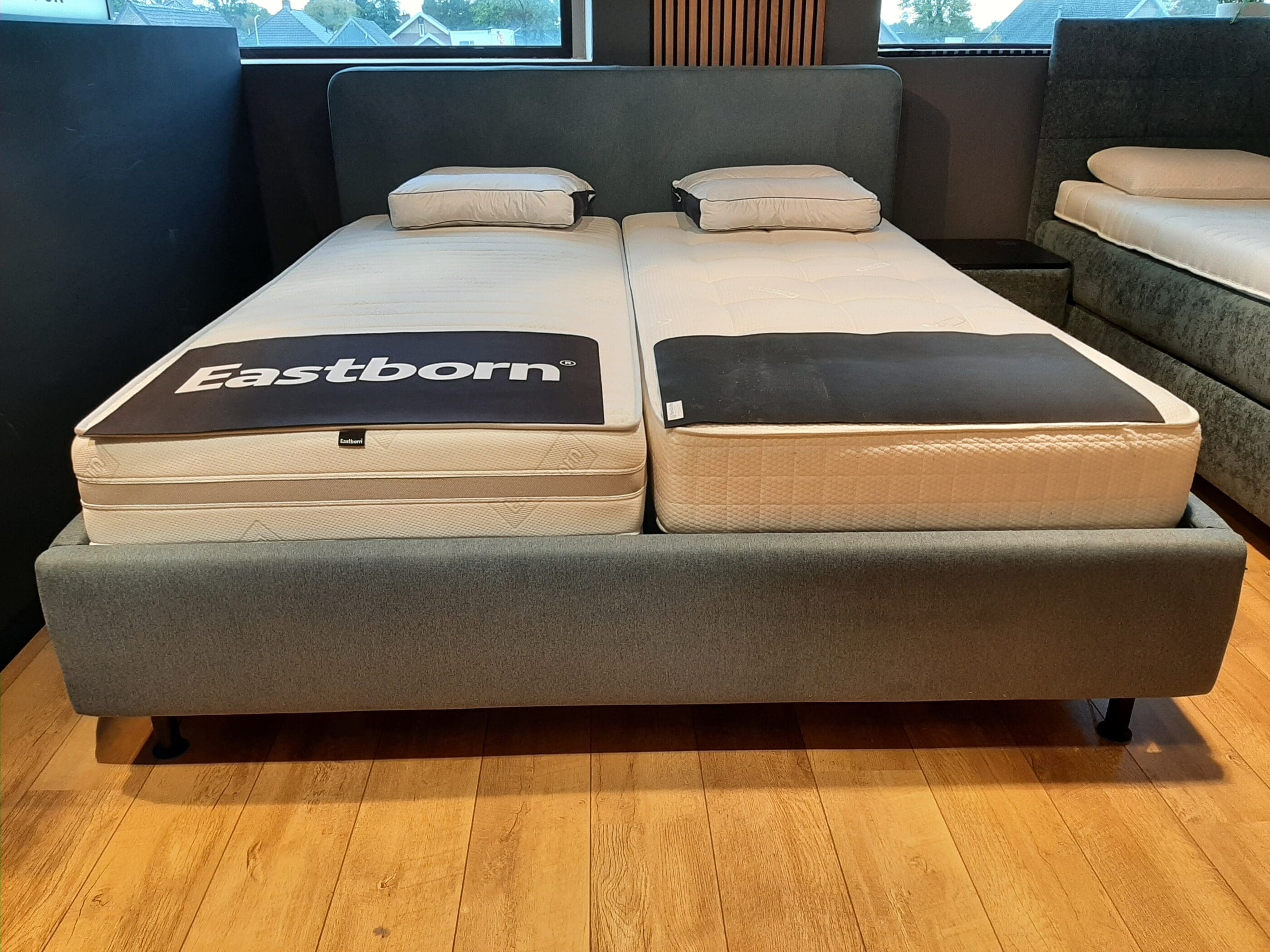Gestoffeerd ledikant - 180x210 **SHOWROOMMODEL** - Afbeelding 2