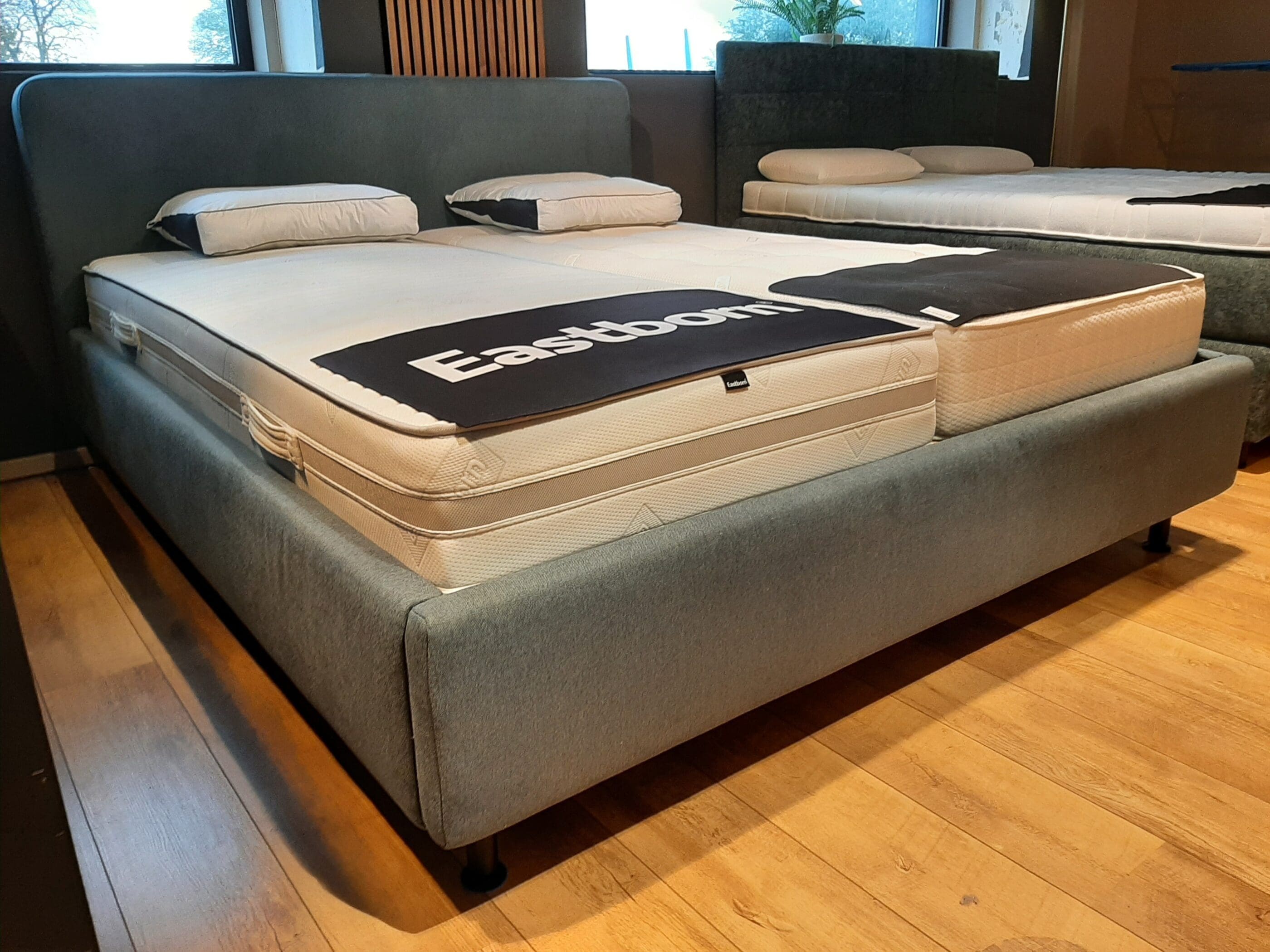 Gestoffeerd ledikant - 180x210 **SHOWROOMMODEL** - Afbeelding 3