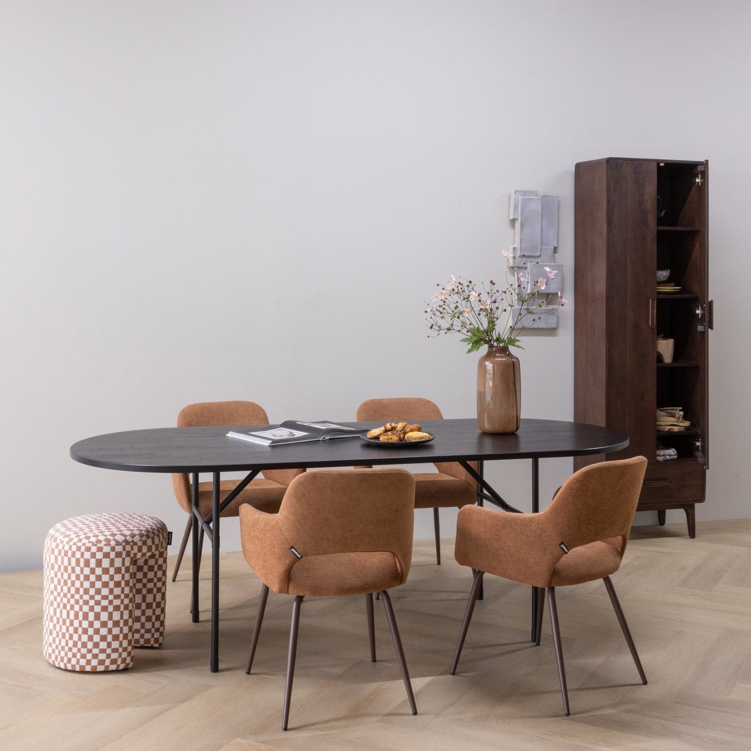 WOOOD Arthur eettafel ovaal met h-poot eiken zwart Zwart