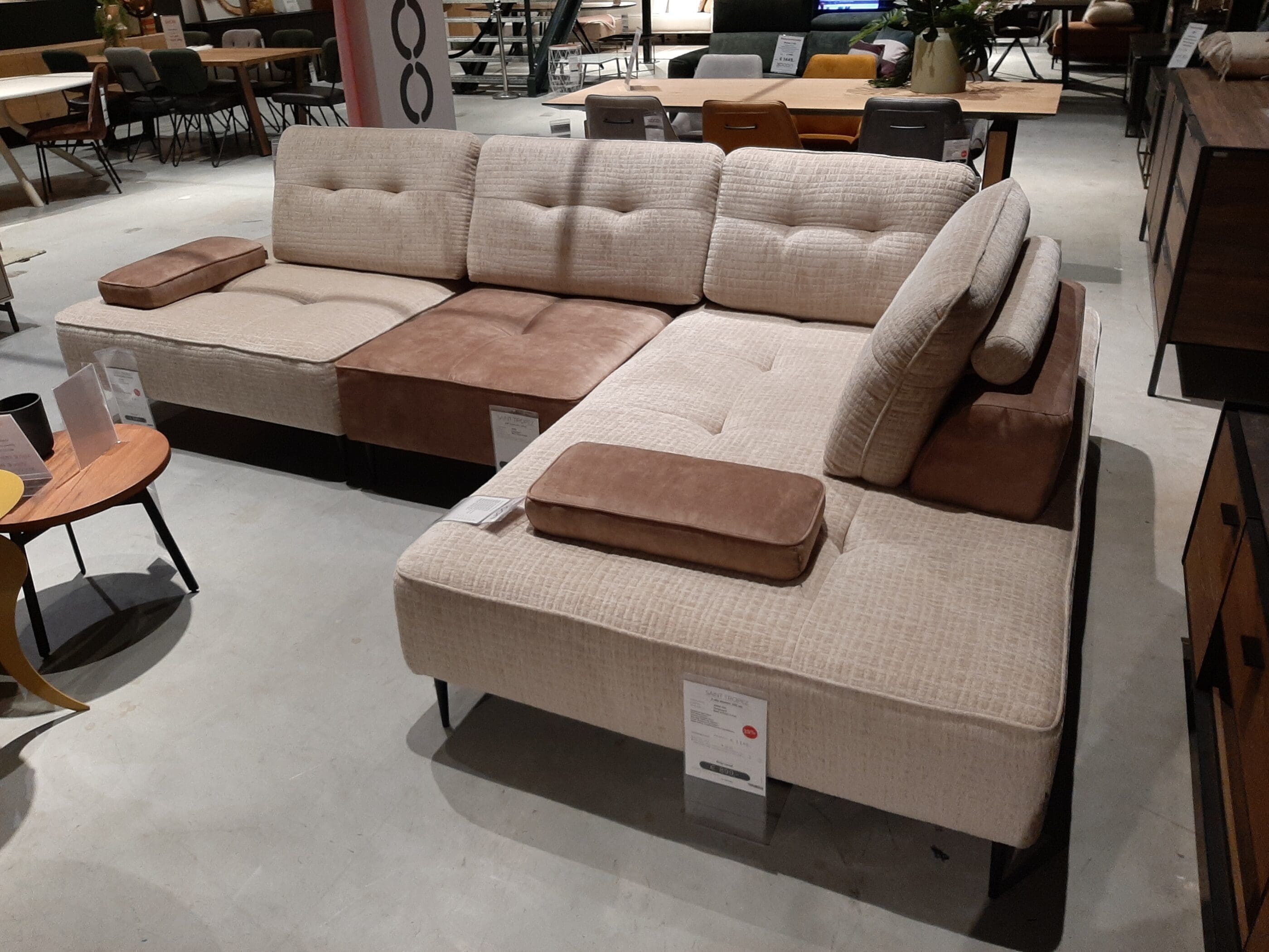 Saint Tropez hoekbank **SHOWROOMMODEL**