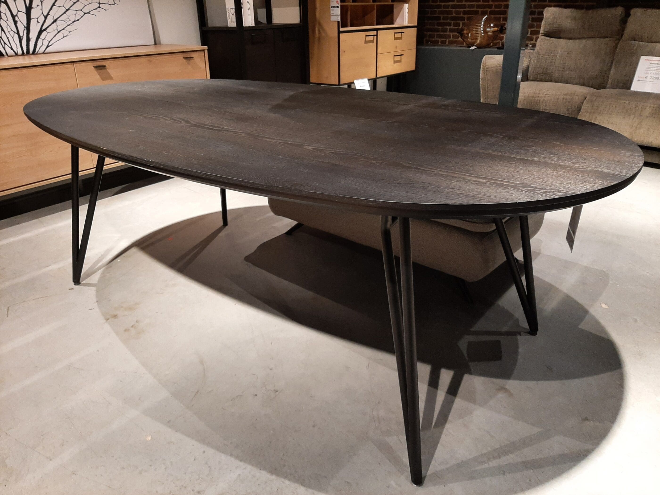 Vik eetkamertafel - ovaal - 220x120 cm **SHOWROOMMODEL**
