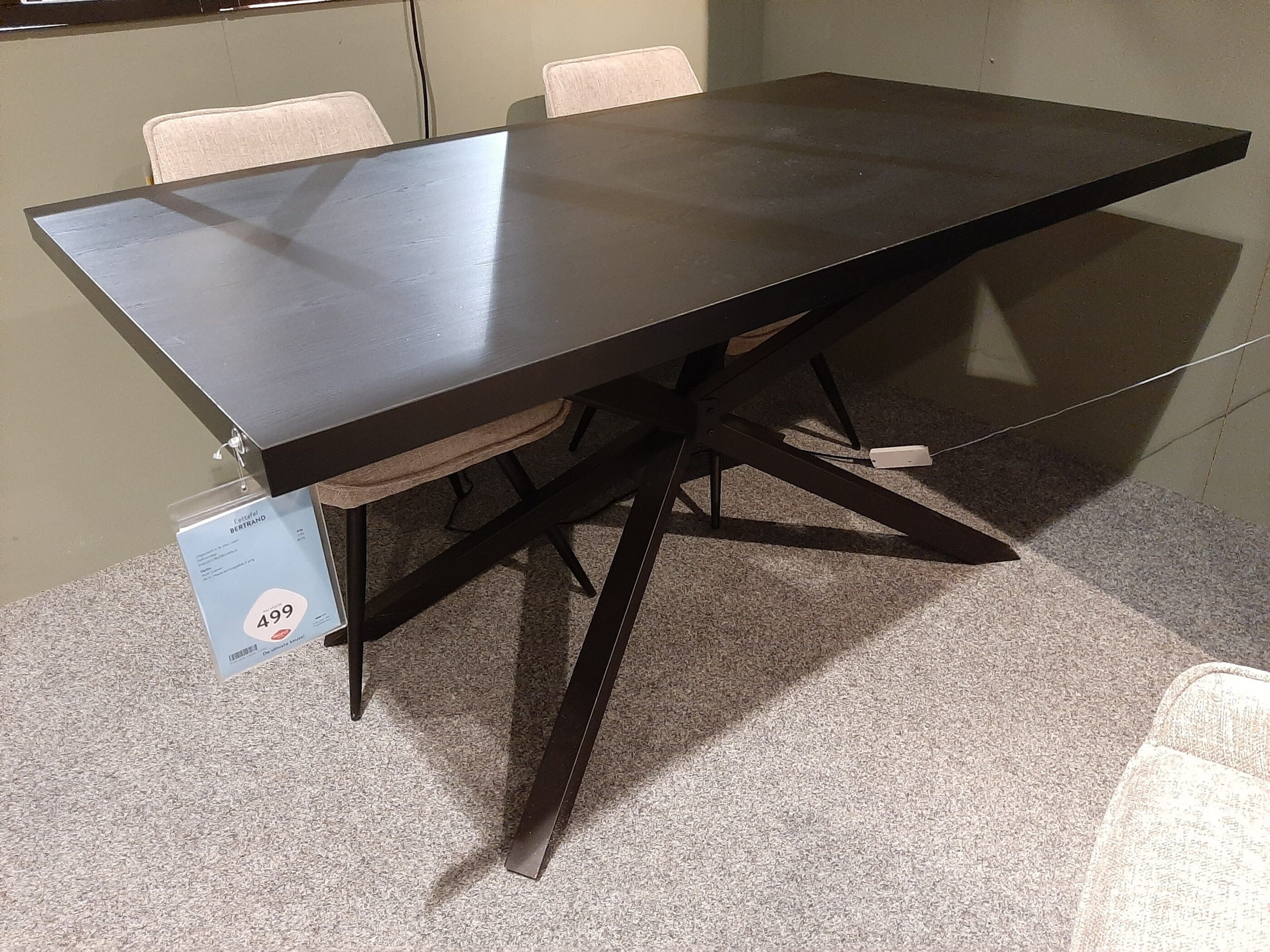 Eettafel Bertrand **SHOWROOMMODEL**